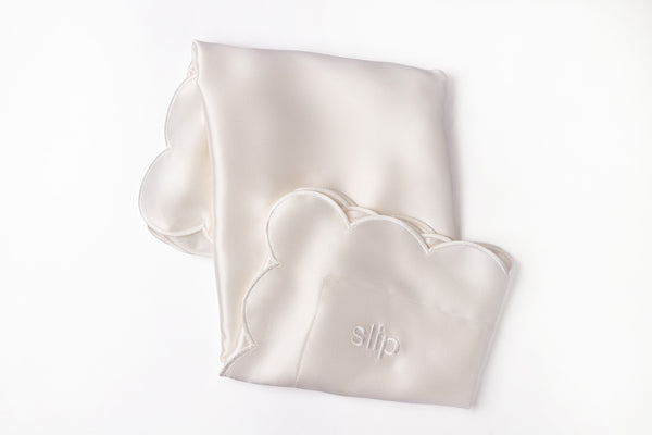 White Queen Zippered Pillowcase with Scalloped Edge